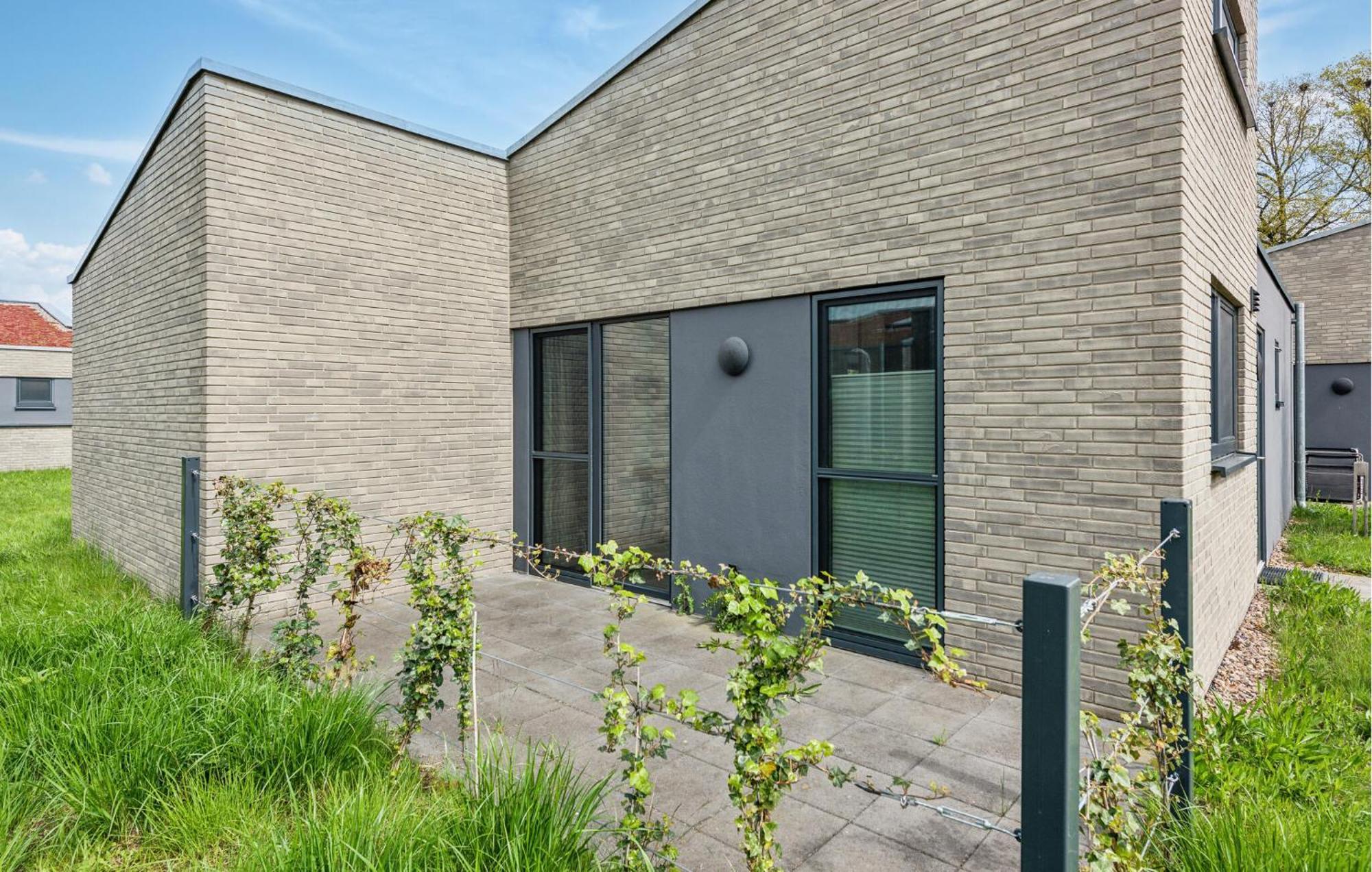 Beach Front Home In Lembruch-Duemmer See With Wifi Exterior photo